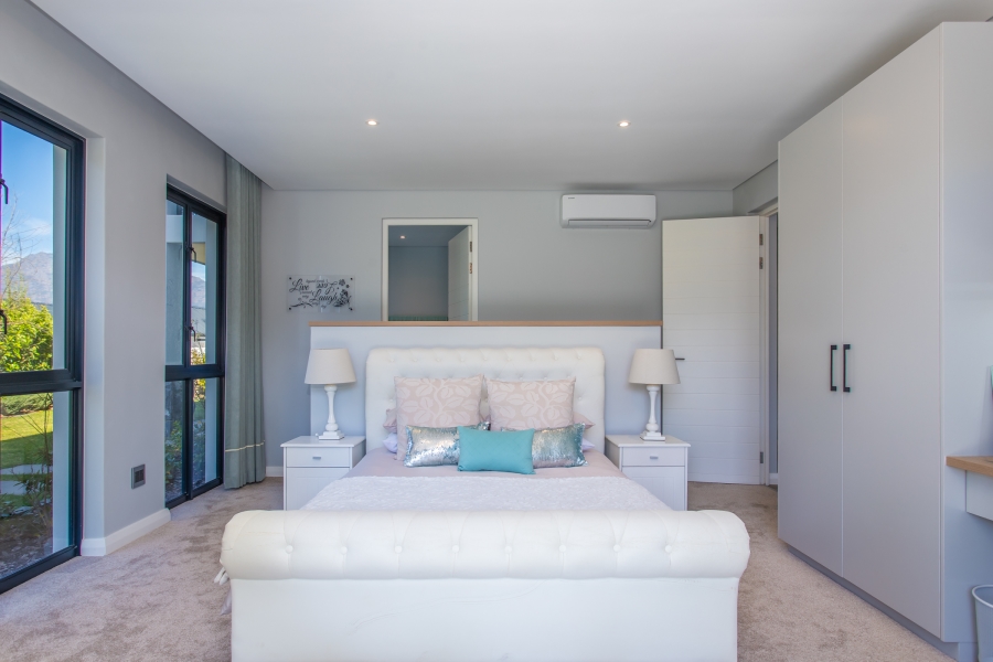 5 Bedroom Property for Sale in Val De Vie Estate Western Cape